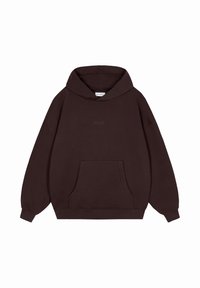 Sudadera con capucha marrón hecha de una tela suave, que presenta un bolsillo canguro en la parte frontal y puños acanalados. Diseño minimalista con un sutil detalle de logo.