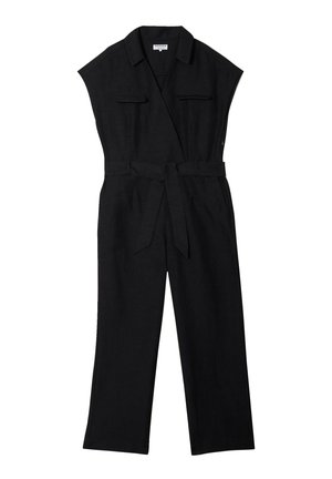 Combinaison noire avec un design enveloppant, des manches courtes, deux poches avant, une ceinture à la taille et un pantalon large. Texture douce.