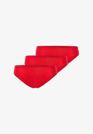 Culottes en coton rouge dans un ensemble de trois. Texture douce et lisse avec un design taille basse. Présente une couleur unie sans motifs ni accents.