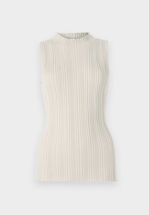 Bezramionowa bluzka w jasnym beżu, z ryżowym wzorem i wysokim, marszczonym dekoltem. Dopasowany krój podkreśla sylwetkę.