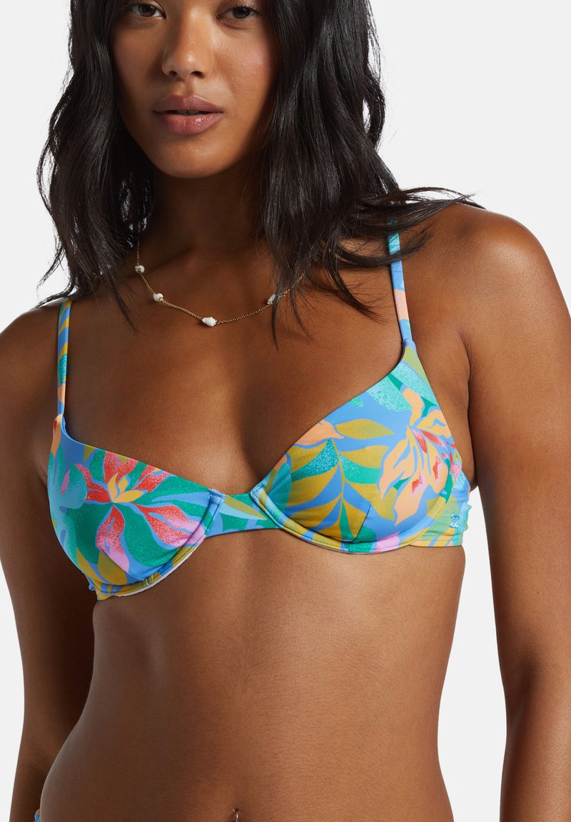 Trojuholníkový bikiny vrch s multicolor kvetinovým vzorom v odtieňoch modrej, zelenej a ružovej. Vyrobené z hladkej látky s nastaviteľnými ramienkami.