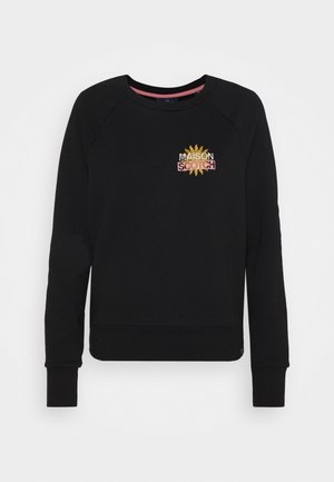 Sweat-shirt noir à manches longues et col rond avec un petit soleil jaune et un logo texte "MAISON SCOTCH" en blanc et rose sur la poitrine gauche.
