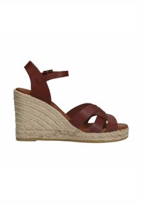 Rode leren wedge sandalen met geweven jute zool, voorzien van kruisbanden en een verstelbare enkelband. Glad textuur en open teen ontwerp.