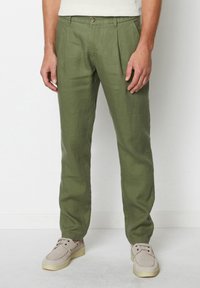 Marc O'Polo - OSBY PLEATS - Chinos - olive Thumbnail Image 1