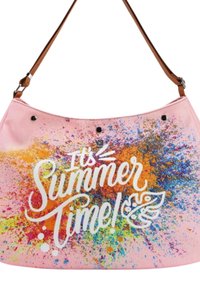 Borsa a spalla in tela rosa con un design a macchie colorate, che presenta il testo "È tempo d'estate!" in bianco, accentuato da un grafico a foglia.