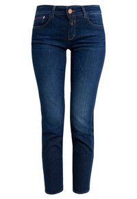 Jeans de mezclilla azul oscuro con un corte ajustado, cinco bolsillos y cierre de botón. Presenta costuras sutiles y una textura suave.