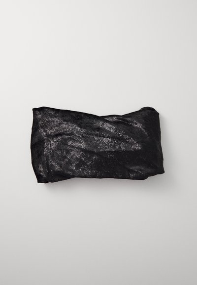 Rettangolo di tessuto nero con una texture trasparente e leggermente stropicciata; presenta un aspetto morbido e leggero con una leggera lucentezza sulla superficie.
