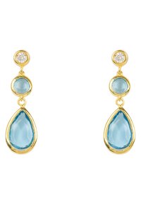 Pendientes en tono dorado que presentan tres piedras preciosas: un cristal claro redondo, una piedra redonda de color azul claro y una piedra en forma de lágrima de color azul claro.