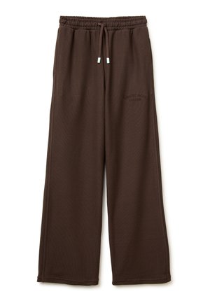 Brązowe spodnie o szerokich nogawkach z elastycznym pasem i sznurkiem, z teksturowanego materiału oraz małym haftowanym napisem na górnej części uda.