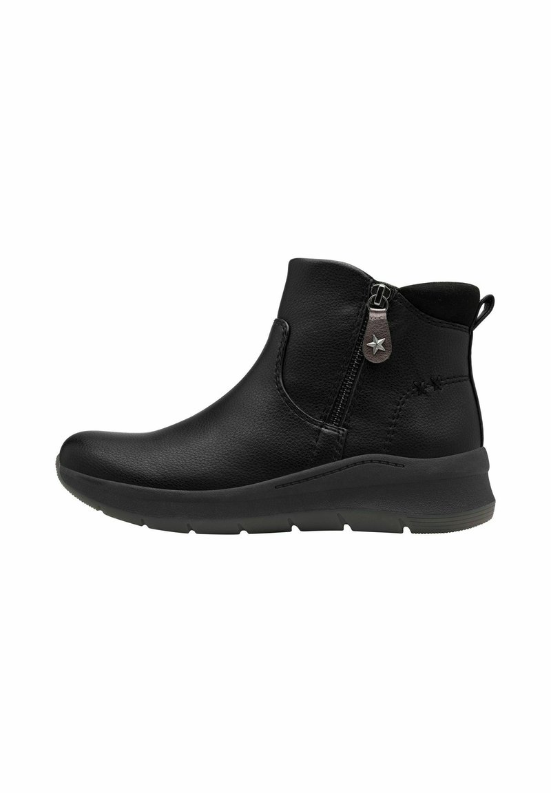 Bottine noire en cuir texturé avec une fermeture éclair sur le côté et une tirette circulaire. Possède un col rembourré et une semelle en caoutchouc épaisse.