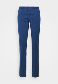 Blå raka byxor med knapp- och dragkedjestängning, sidofickor och bältesslingor på vit bakgrund.