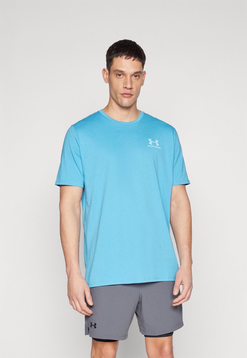 Under Armour LEFT CHEST LOGO - T-shirts med print - ether blue/white