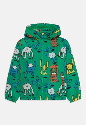 Giacca impermeabile verde con personaggi dei cartoni animati giocosi in vari colori e design. Con cappuccio, zip frontale e polsini elastici.
