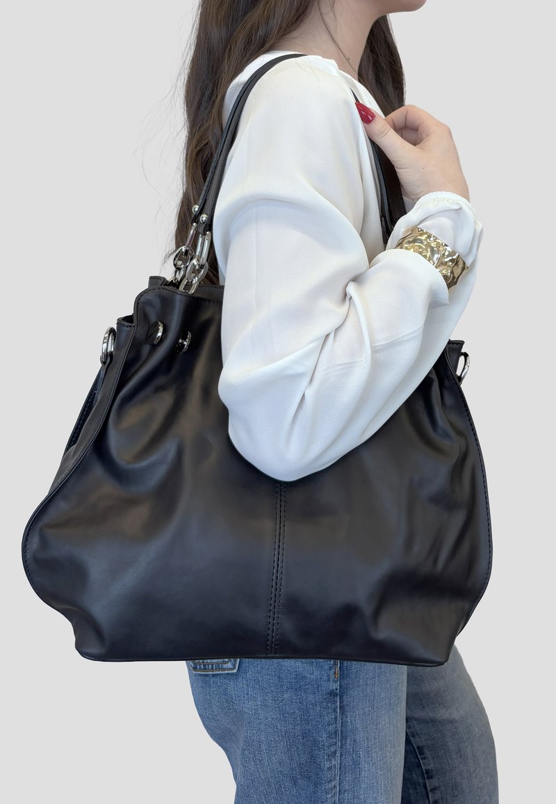 CHICCA BORSE Handtasche - nero