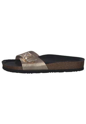 Slip-in sandal med metallic guldrem, justerbar spænde, formet korkfodbed og sort sål.