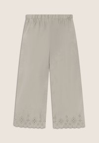 Culotte grigio chiaro con elastico in vita, caratterizzati da un orlo ondulato con dettagli floreali intagliati e una texture morbida e liscia.