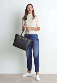 Tommy Hilfiger TIMELESS WORKBAG - Shopper - black