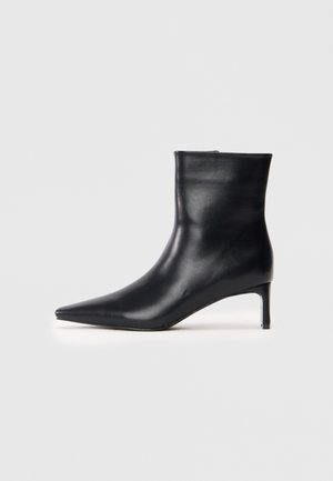 PENELOPE - Ankle Boot - black