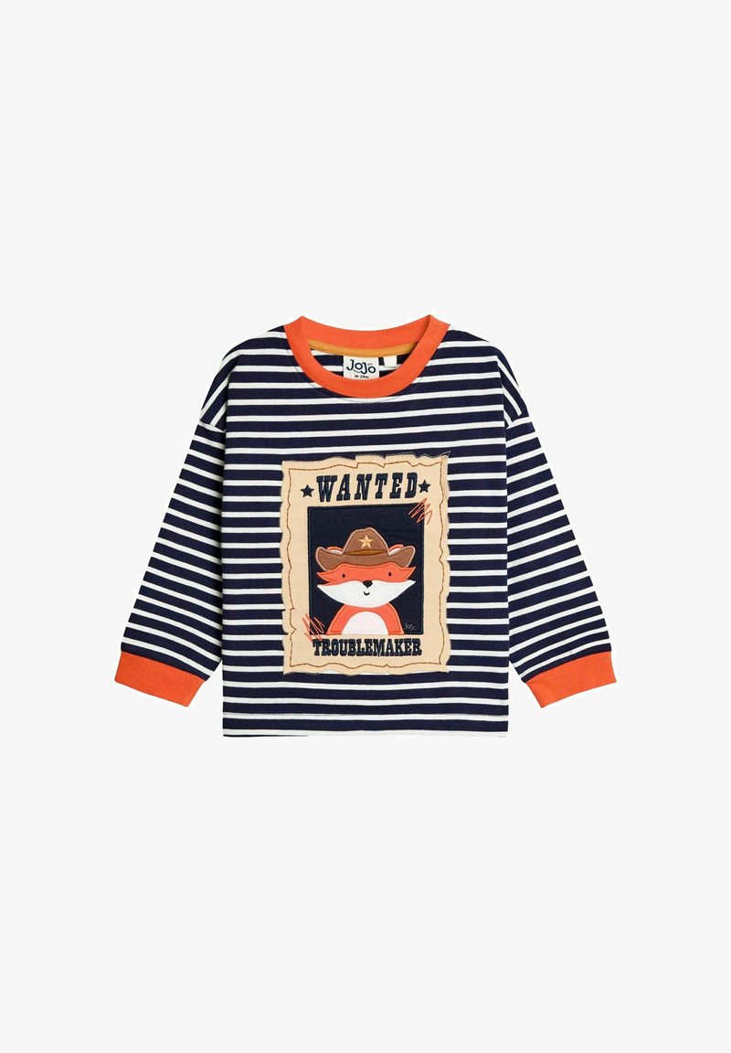 Námořnické a bílé pruhované tričko s dlouhým rukávem pro batole s oranžovými manžetami a límcem, na kterém je liška v kovbojském klobouku a text "Hledaný problémový chlapec".