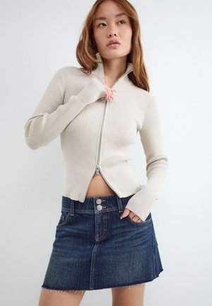 Balmohk, High-Neck Zip-Up - Vest - pumice stone