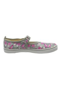 Graue Stoffschuhe mit einem Slipper-Design, das rosa Schmetterlingsmuster aufweist, eine einfache, abgerundete Zehenpartie und eine weiße Gummisohle.