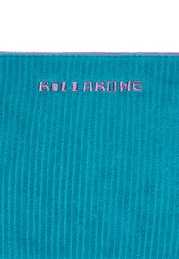 Bonnet en éponge turquoise avec texture côtelée. Logo 'Billabong' brodé en violet clair. Design simple et fonctionnel.