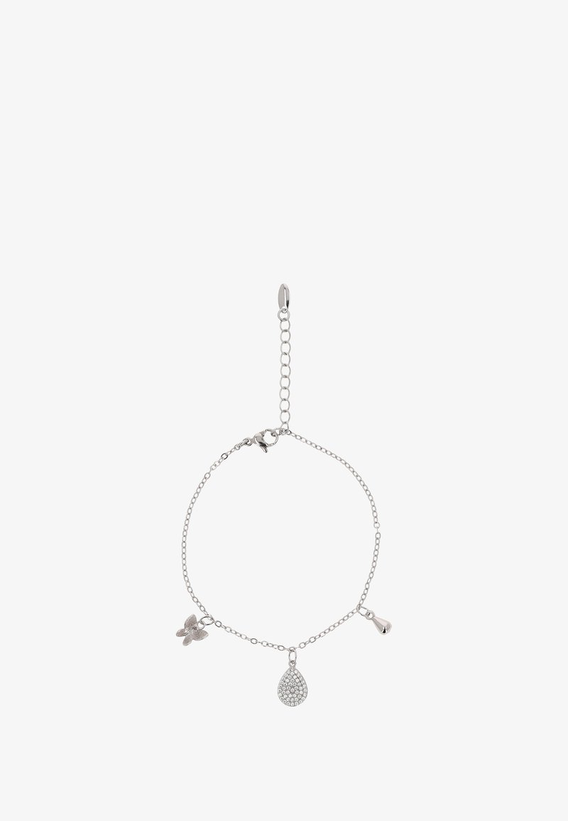 Bracciale in argento con tre charm: una farfalla, un pendente a goccia con pietre trasparenti e una goccia liscia. Lunghezza regolabile con chiusura.