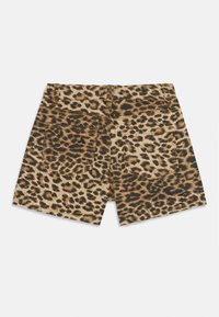 Denim kratke hlače z leopardjim vzorcem, z svetlo rjavo podlago, črnimi pikami, dvema zadnjima žepoma in ravnim krojem. Očitne podrobnosti šivanja.
