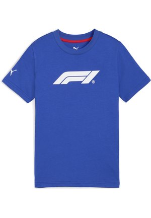 Blå t-shirt med korte ærmer med hvid F1-logo centreret på brystet og hvidt Puma-logo på venstre ærme.