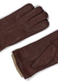 Brune lærhandsker med ribbestrikket manchett, med detaljerte sømmer og en glatt tekstur. Hanskene ligger flatt, og viser alle fingrene.