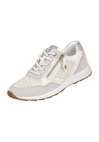 Zapatilla ligera en beige y blanco con textura perforada, detalles en ante gris, accesorios plateados y cremallera lateral. Suela de goma.
