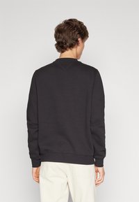 Tommy Hilfiger HILFIGER FLAG SWEATSHIRT - Sweatshirt - black