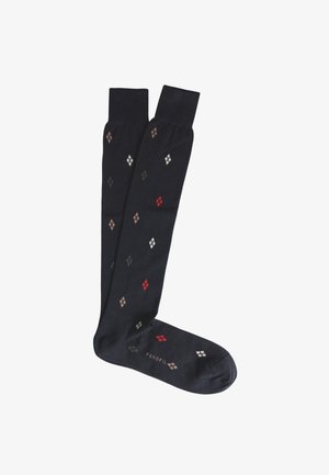 Calze color navy con motivo a rombi in rosso, verde, bianco e beige. Realizzate in materiale morbido con polsino semplice e dettaglio del logo.