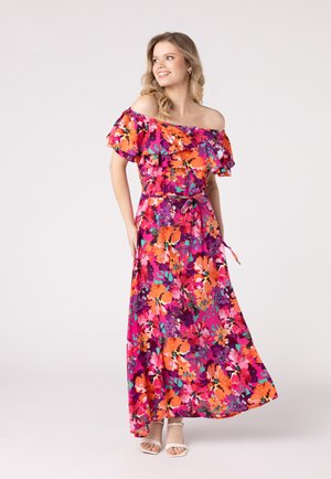 Maxikleid mit schulterfreiem Design, das ein florales Muster in rosa, orange und lila Tönen zeigt, mit gerafften Ärmeln und einem taillierten Gürtel.