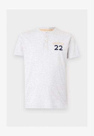 Ανοιχτό γκρι κοντομάνικο πουκάμισο Henley με τρία κουμπιά και κέντημα "Hollister 22" στο πάνω αριστερό μέρος του στήθους.