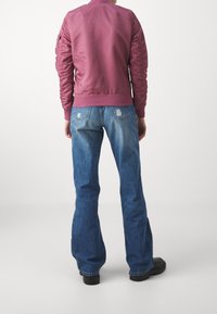 Alpha Industries Bomberjacka - pink