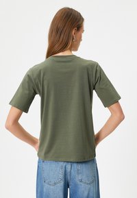 Koton - T-shirt basic