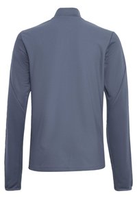 Camicia a maniche lunghe di colore blu scuro, realizzata in tessuto texturizzato con un delicato motivo a rombi, dotata di colletto rialzato.