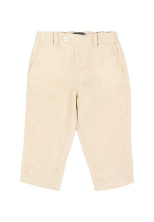 Beżowe spodnie dla małego dziecka z elastycznym pasem, zapięciem na guziki z przodu, szlufkami na pasek oraz bocznymi kieszeniami, wykonane z lekkiego materiału.