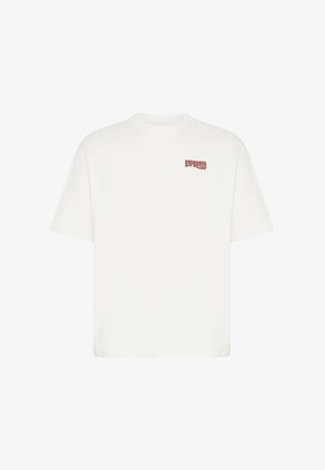 T-shirt bianca a maniche corte con piccolo testo rosso ""ESPRESSO"" sul lato sinistro del petto.