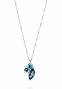 Silberne Kettenhalskette mit drei blauen Edelsteinen: einem marquiseförmigen und zwei rundgeschliffenen, die unterschiedliche Blautöne zeigen.