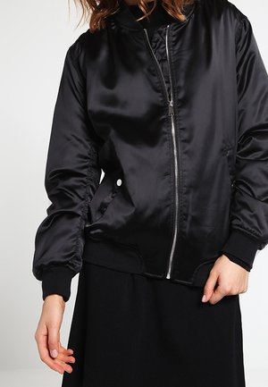 Bombertakki - black