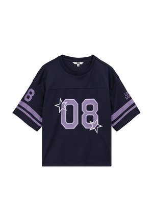 Marineblå sports T-shirt med korte ærmer og lavendelstriber på ærmerne, stort "08" og stjerner foran samt "08" på venstre ærme.
