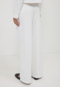 Calliope GINNICO A PALAZZO - Pantaloni sportivi - bianco