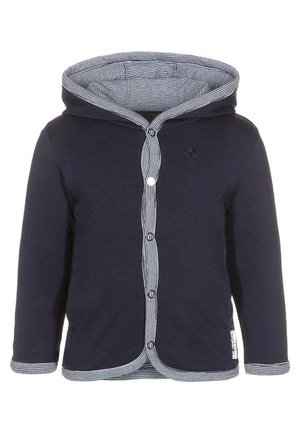 Mørkeblå hættetrøje med stribet inderfor, knaplukning og kontrasterende striber på ærmer og kant. Blød stoftekstur.