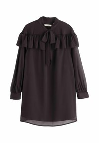 Sötétlila blúz magas nyakkal, fodros vállrész részletekkel, megkötős záródással és hosszú átlátszó ujjal. Lazán illeszkedő és ívelt szegéllyel készült.