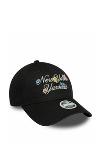 Schwarze Baseballkappe mit gesticktem Schriftzug "New York Yankees" und floralen Akzenten. Gebogener Schirm und verstellbarer Riemen auf der Rückseite.
