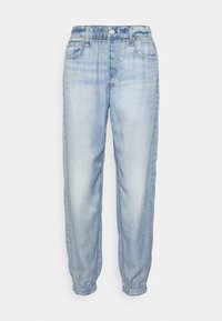 Lyseblå denimjeans med en afslappet pasform, elastisk talje og opklippede ankler. Har et klassisk fem-lomme design med subtilt slid.