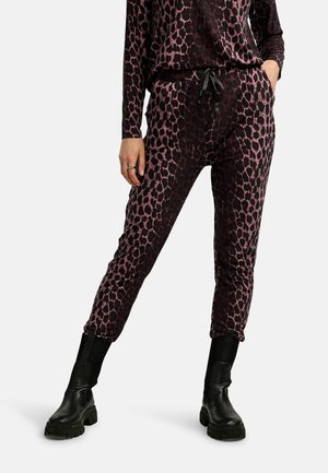 - Spodnie treningowe