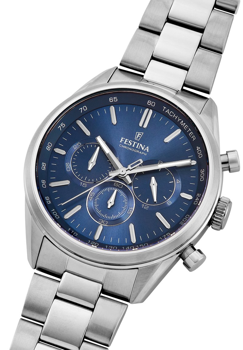 Silberner Chronograph in Edelstahl mit blauem Zifferblatt, drei Subzifferblättern, Tachymeterskala und leuchtenden Stundenmarkierungen.